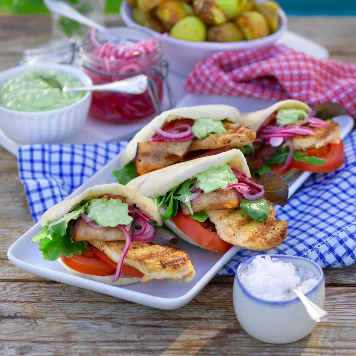 Chicken in pita bread with avocado dressing