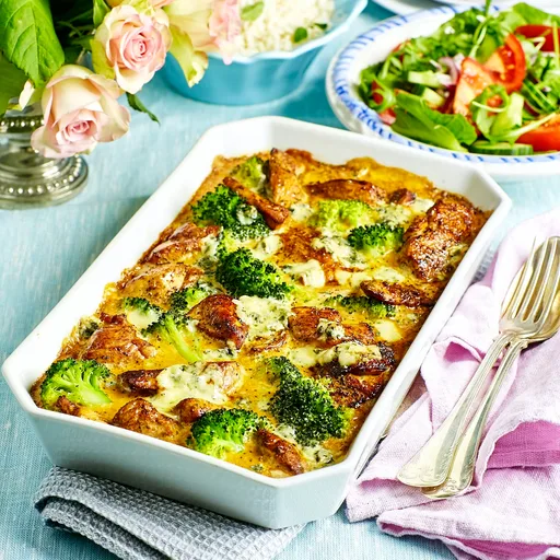 Kycklinggratäng med ädelost och broccoli