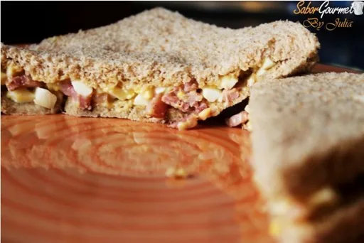 Sándwich de bacon con huevo (tipo Rodilla)