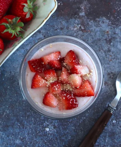 Mues de fresa y galleta