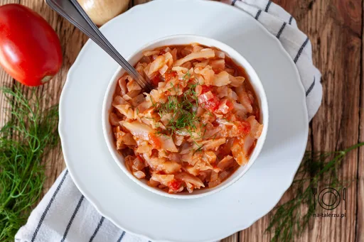Repollo con tomates