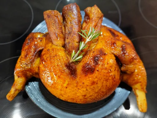 Pollo asado y patatas (pollo asado deshuesado relleno de puré de patatas)
