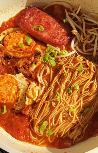 Fideos con Tomate y Huevo