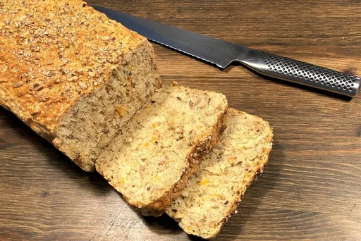 5-kornsbrød med gulerødder og sprød skorpe