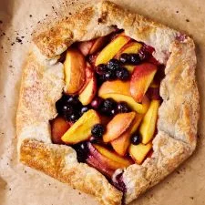 Masa de tarta crujiente con restos de masa madre (dulce o salada)