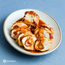 Pechuga de pollo rellena de pizza de pepperoni y queso