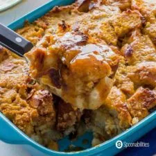 Receta de pudin de pan de calabaza con salsa de caramelo