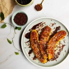 Pisang Owol: Plátano a la Sartén con Mantequilla y Leche Condensada de Chocolate