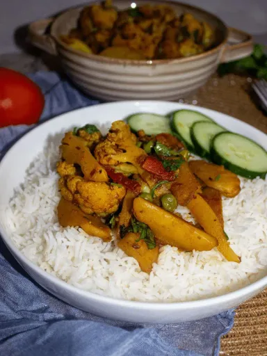 Nepali Aloo Cauliflower Curry (Potato & Cauli Tarkari)