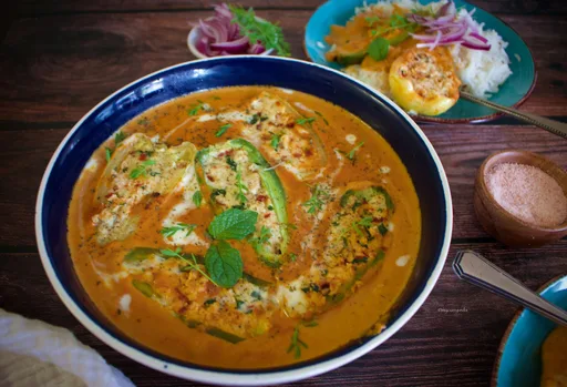 STUFFED PEPPERS IN CREAMY TOMATO GRAVY