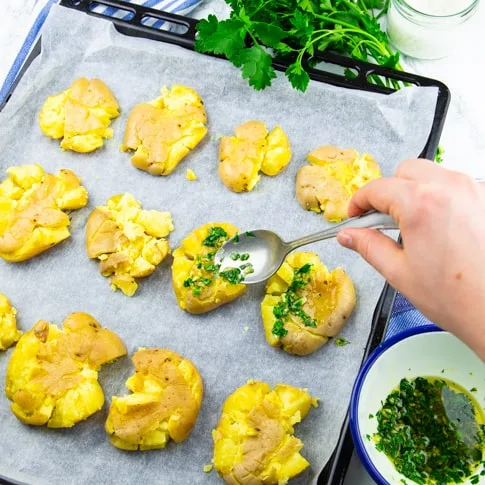 Patatas aplastadas