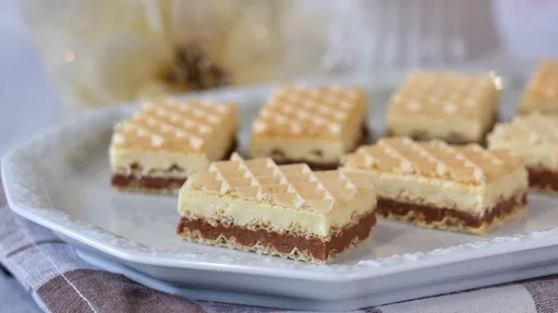 Kinder Bueno wafer cake