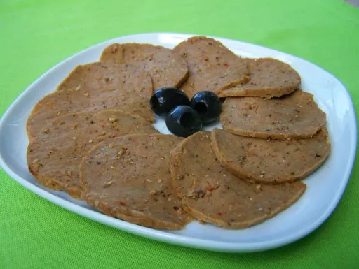 Seitan pepperoni