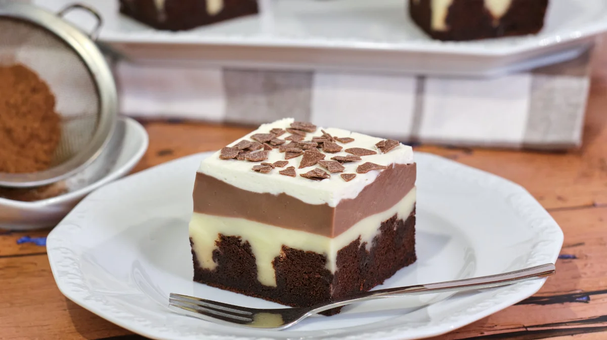 Pudding cake with holes