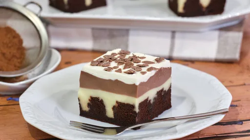 Pudding cake with holes