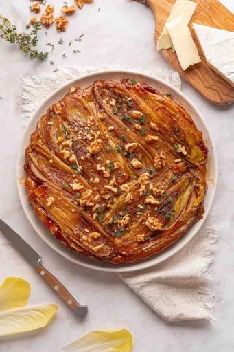 Chicoree und Brie Tarte Tatin