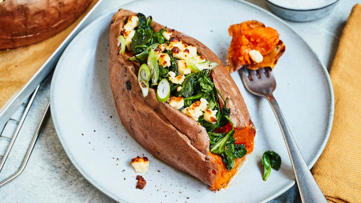 Gefüllte Süßkartoffeln mit Feta – einfaches Ofengericht
