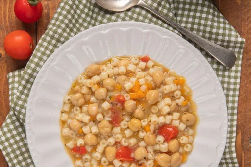 Pasta con garbanzos