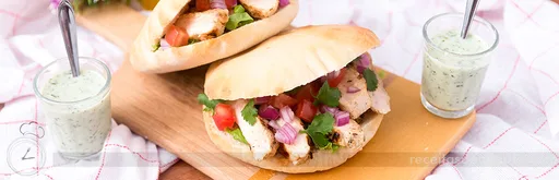 Sándwich Griego de Pollo