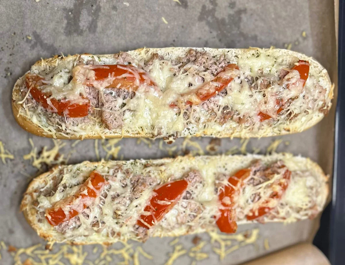Recette Express : Pain Gratiné (Thon, Boursin, Tomate)