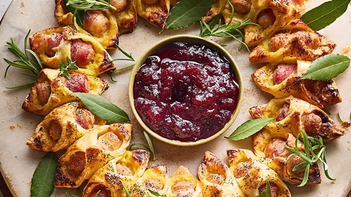 Pigs-in-blankets wreath