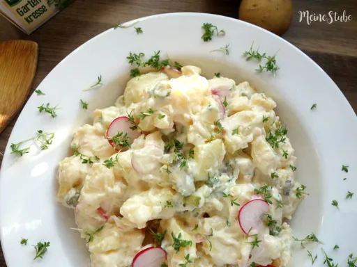 Kartoffelsalat mit Kresse, Radieschen und Mayonnaise