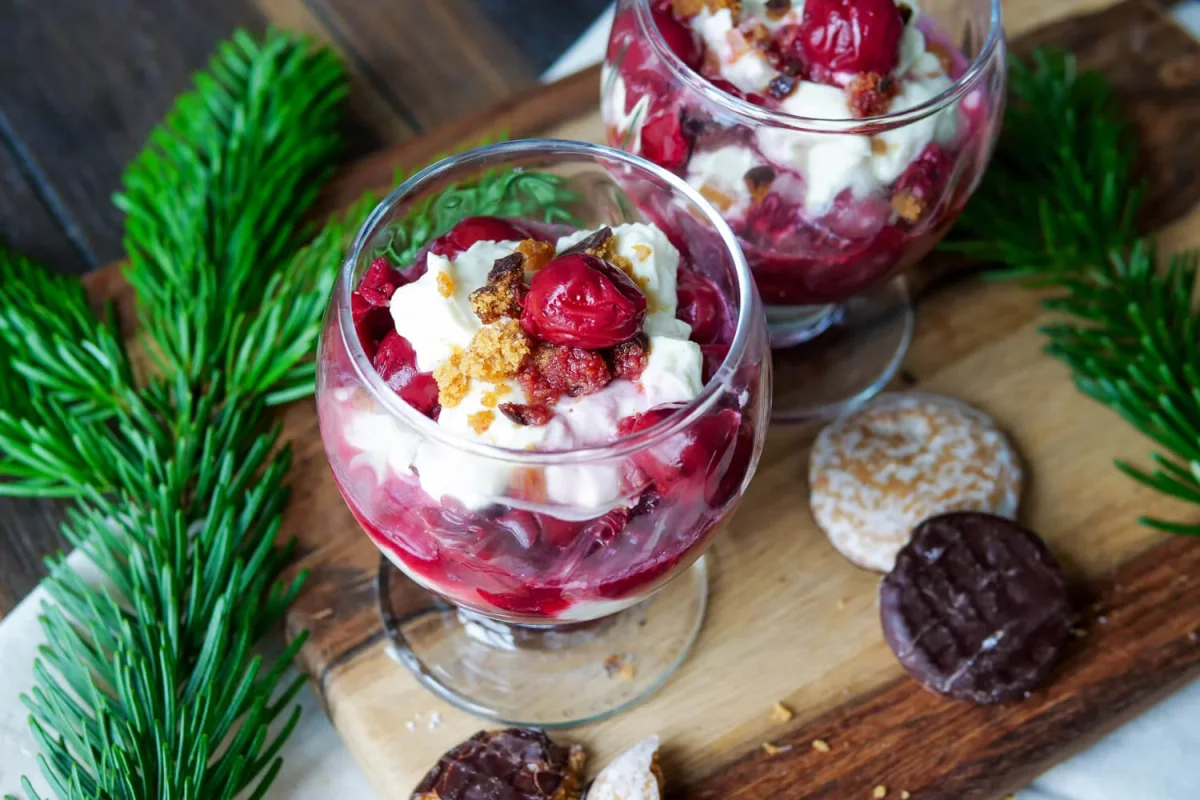 Cremiges Lebkuchen-Kirsch-Dessert