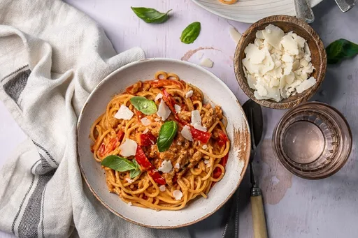 Espaguetis con carne picada y pimiento