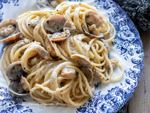 Pasta con almejas y queso pecorino (rápida y sofisticada)