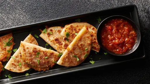 Quesadillas de wonton con queso