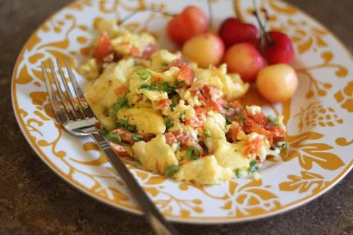 Huevos revueltos con salmón ahumado