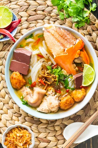 Banh Canh Cua (Crab Tapioca Noodle Soup)