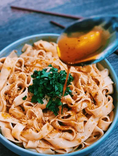 Fideos Picantes de Ajo y Cacahuete