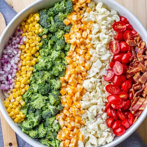 Ensalada de brócoli con beicon y queso