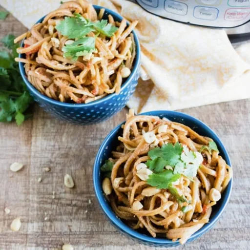 Fideos tailandeses con cacahuete en Instant Pot