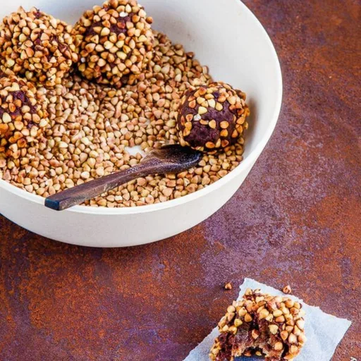 Bolitas de trigo sarraceno con caramelo de tahini