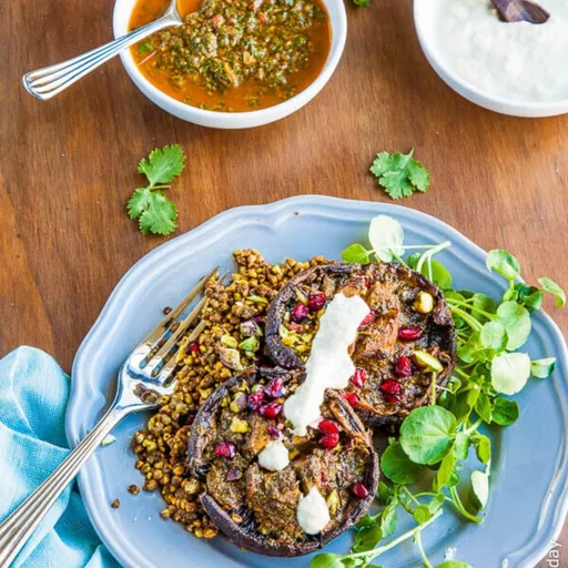 Champiñones a la chermoula con alforfón especiado persa y crema de anacardos con limón confitado