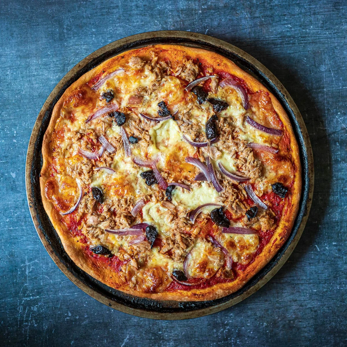 Tuna Pizza with Red Onion and Black Olives