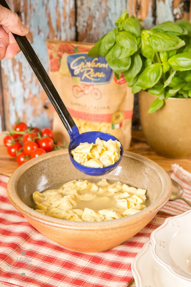 Tortellini en Brodo (Tortellini in Broth)