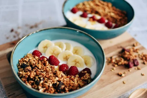 Delicioso Bowl de Frutas, Yogurt y Granola