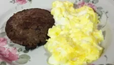 Receita para o Fat Fast: linguiça e ovos