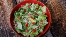 Salada simples da horta com baixo teor de carboidratos e sem glúten