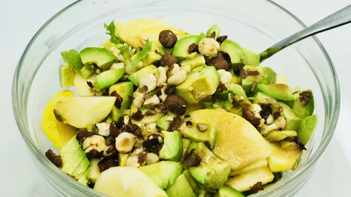 Mozzarella & avocado salad