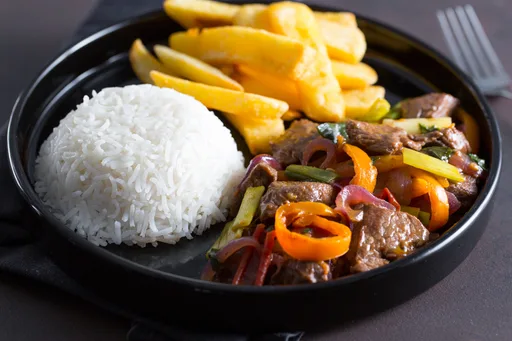 Lomo saltado