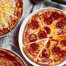 Pizza personal de tortilla en 5 minutos