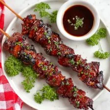 Brochetas de pollo con salsa barbacoa en freidora de aire