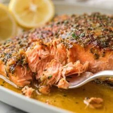 Salmón al horno con miel y mostaza