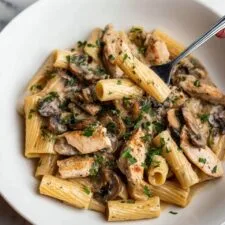 Pâtes faciles au poulet et aux champignons