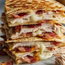 Quesadilla fácil de pollo, bacon y ranch
