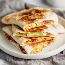 Gegrillte Hähnchen-Avocado-Wraps